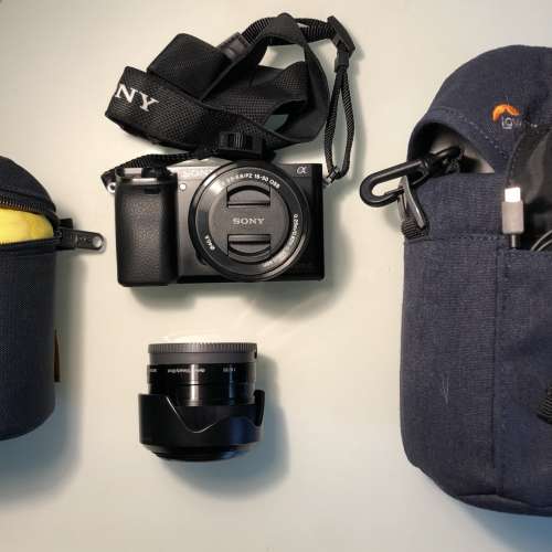 Sony A6000 Kit (SELP1650) + 35mm F1.8 (SEL35F18) + 相機袋