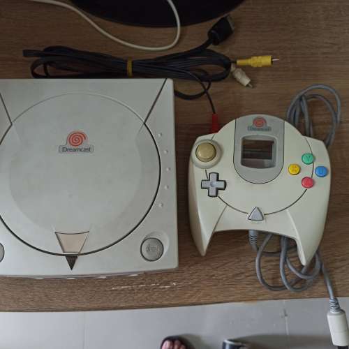 Dreamcast 主機,1手掣 及3色線  合售$100