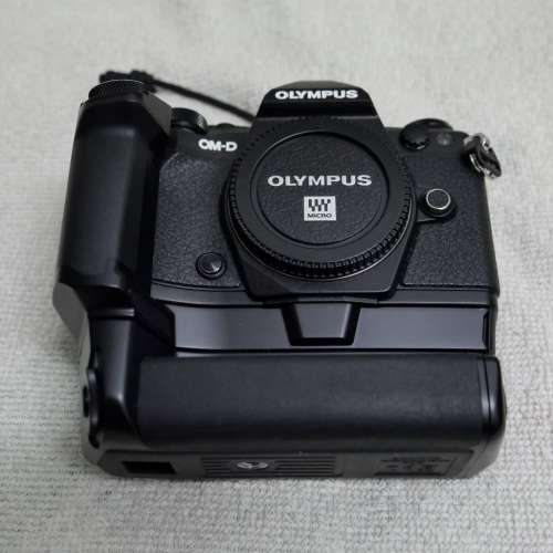 Olympus OMD EM5ii + grips, 2 Batteries.