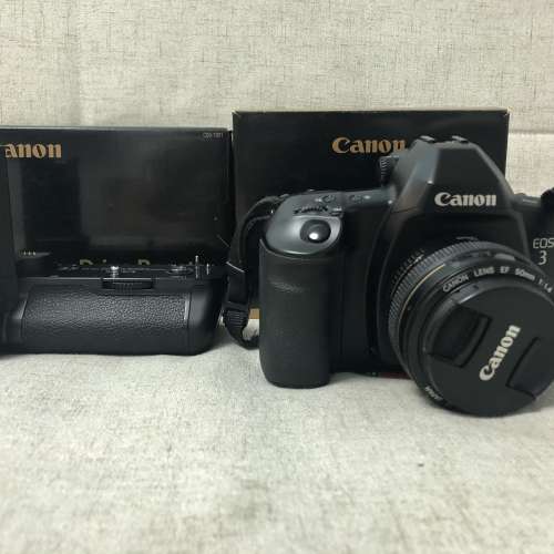 Canon eos 3 with PB-E2