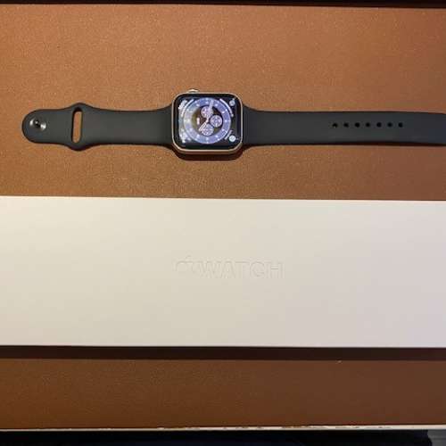 99% new Apple Watch Series 6 (GPS + 流動網絡)；44 毫米銀色不鏽鋼錶殼；黑色運動...