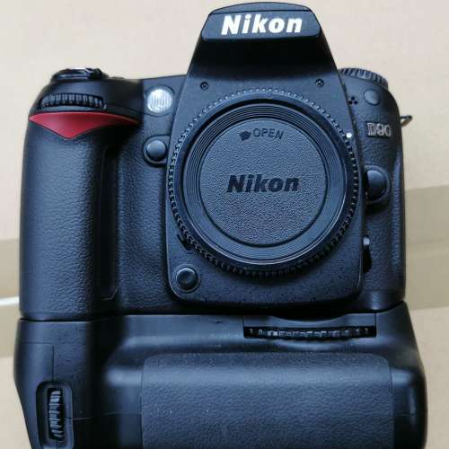 Nikon D90+MB-D80