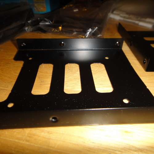 2.5吋轉3.5吋 硬碟支撐架 (SSD固態硬碟用) 鐵鋁製(包螺絲)  及 3.5吋硬碟 避震架