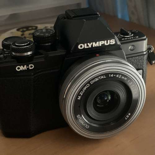 Olympus EM10 mk 2, mark ii om m43 + ez 14-42 kit zoom lens
