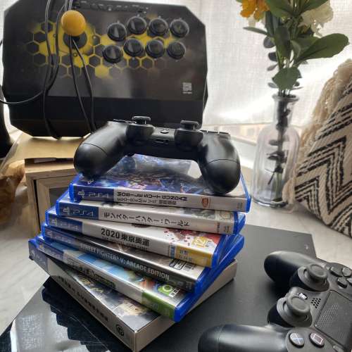 ps4 500gb + 3個制 + 6 games