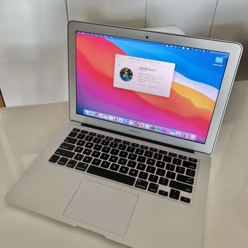 MacBook Air 2017 (新淨少用) -$3600