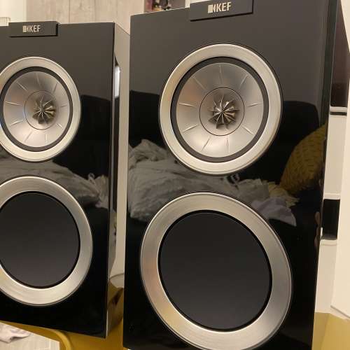 KEF R300