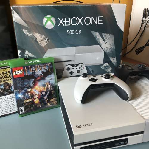 Xbox One 500GB + 2 手制 + 2 Games