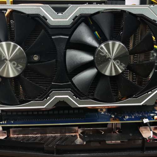 Alienware 13 R3 13.3 OLED TOUCHSCREEN 連Alienware External Graphics Amplifier