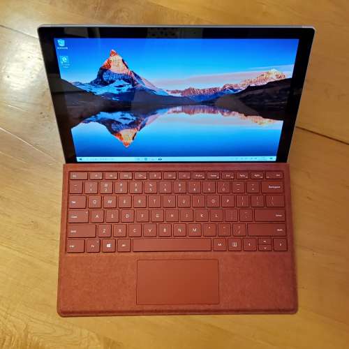 Surface Pro 6 Core i7 8G 256G SSD 12.3 2K Touch 跟Keyboard