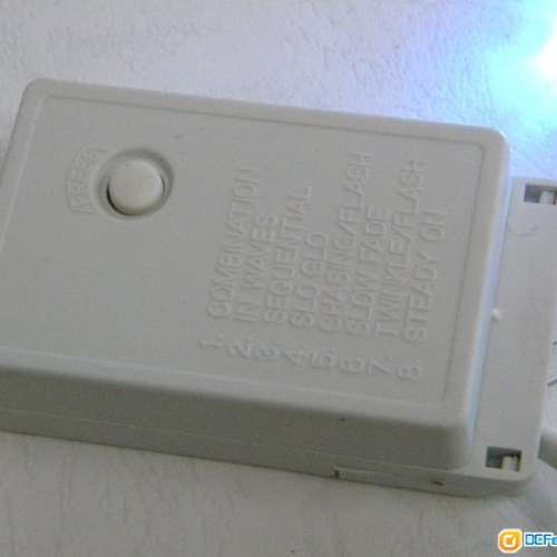LED 聖誕燈 10 米長100 個燈泡藍紅橙綠 4 色 8 種閃動模式 十分慳電襟用