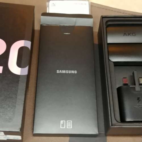 Samsung S20 G9810 AKG 全新原裝配件 現貨黑白各五盒  每盒$210
