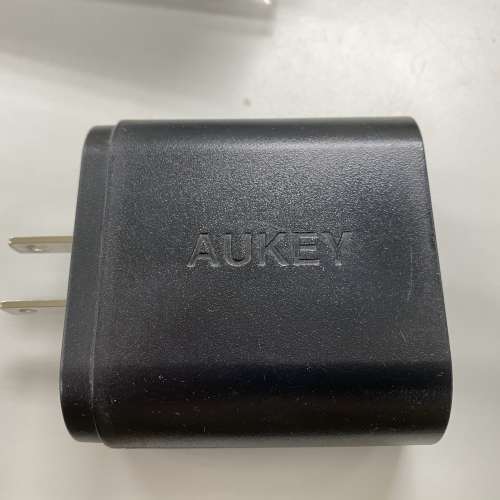出售Aukey 雙qc3.0充電器