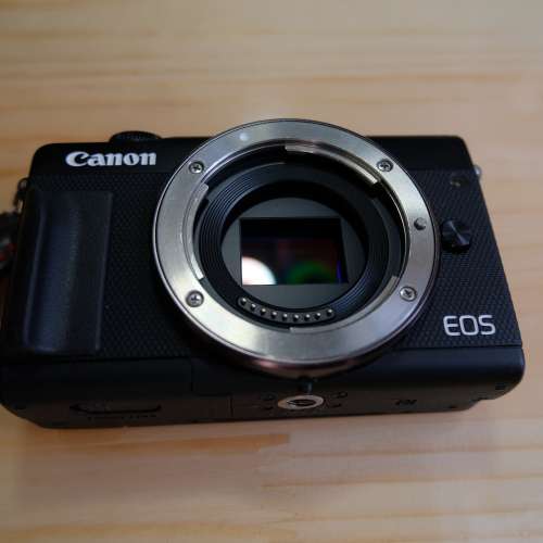 新淨Canon EOS M100連EF-M 15-45mm f/3.5-6.3 IS STM及EF-M 22mm f/2 STM鏡頭套裝,...