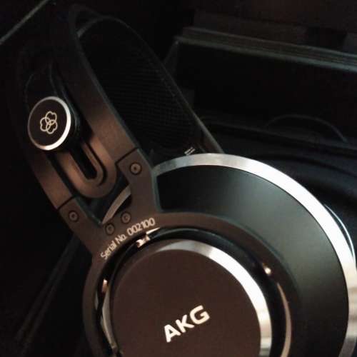 AKG K812 行