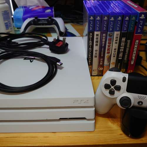 PS4 Pro + PSVR(PS4手制*1+charger docking, ps move*2+ps camera+psvr aim contro...