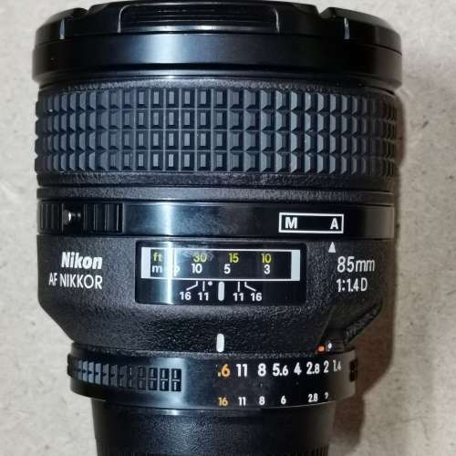 Nikon AF 85/1.4 D