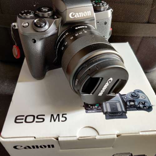 Canon EOS M5 + EF-M 18-55mm