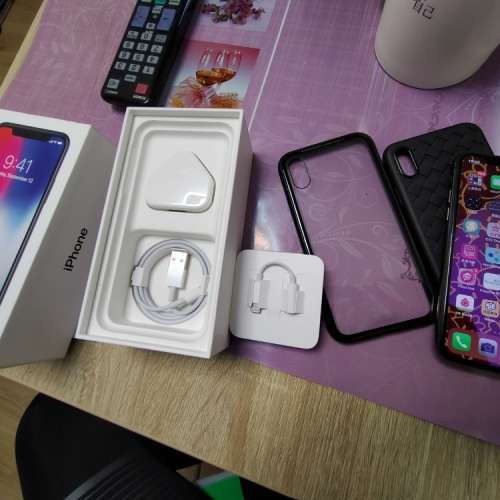 行貨港版IPHONE X 256G 95成新!有盒冇花電池🔋99%耳機和原廠充電線3.5轉頭全部新