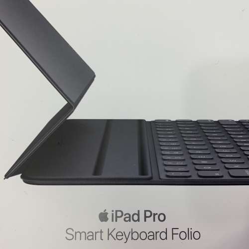 9成半新 行貨 黑色 APPLE IPAD PRO 11 4G＋WI-FI 256GB 全套 原裝鍵盤套 保養2021年...