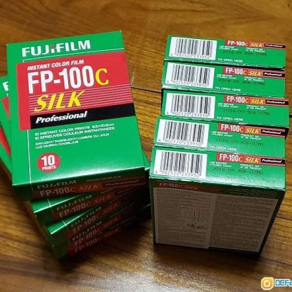 Fuji 100c silk & glossy (exp. 02-2018/09-2018)