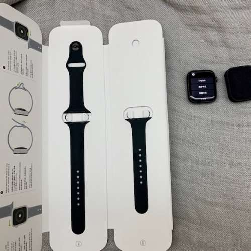 Apple Watch S4 / 太空灰/ 鋁殼/ 黑運動原裝錶帶/ GPS /99%新 /冇花超新 /沒保