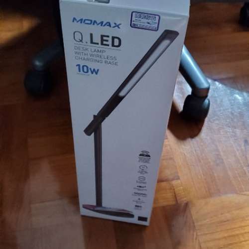 Momax Wireless Charge 10W Desk Lamp