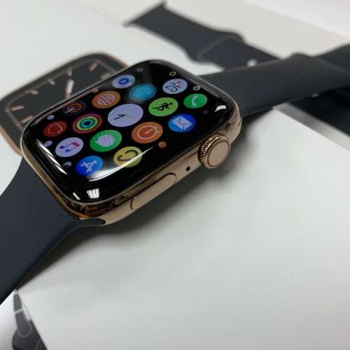 Apple Watch Series 5 GPS + 流動網絡 44 毫米金色不鏽鋼錶殼 黑色運動錶帶