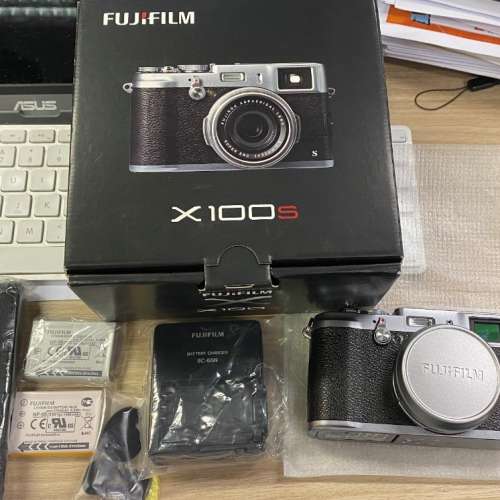 [95%新行貨] FUJI fujifilm X100S 有盒齊件 跟兩粒原廠電 少用長放防潮箱