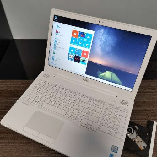 90%新 Fujitsu AH556 15.6寸提電腦(正版win10/i5 6200U/4g ddr4 ram/1000gb hdd) 全...