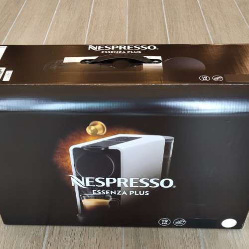 全新Nespresso Essenza Plus 米白色咖啡機 內附14 capsules (2年保養)