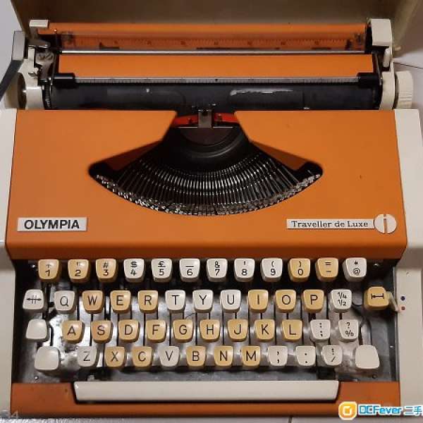 Olympia Traveller de Luxe 歐洲製造，德國打字機