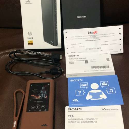 Sony NW-ZX300 小黑磚 Full Box Set ，99% 新，一直用套，極少用，香港行貨，只限7...