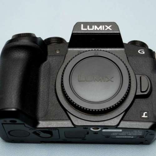 Panasonic Lumix G85 body like new, fixed price.