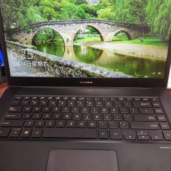 ASUS Zenbook Pro UX550GE i5-8300H 8G 256G GTX1050ti 三年保養