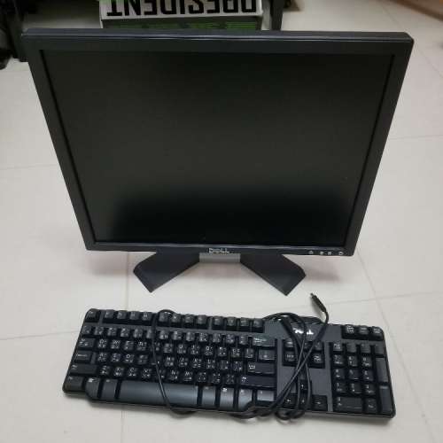 Dell 19" monitor + keyboard