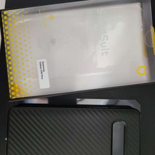 95% 新 RhinoShield Samsung S10+ Solidsuit 碳纖背面