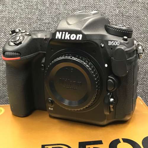 NIKON D500