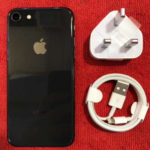 99%New iPhone 8 64GB 黑色 香港行貨 自用超值！ 電池效能的96%