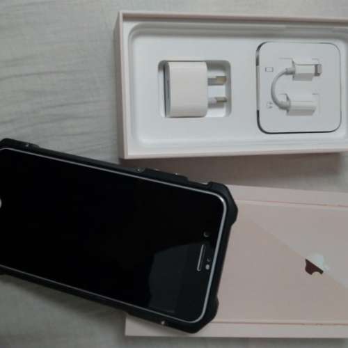 iPhone 8 plus 256G 金色