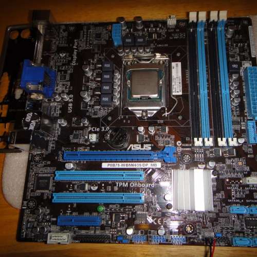 ASUS P8B75-M BM6635 Intel B75晶片 4組DDR3 5組SATA 連 i3-3240 3.4GHz Socket 1155