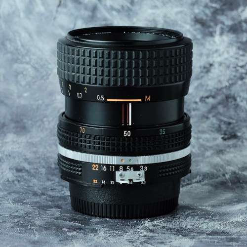 Nikon Zoom-Nikkor 35-70mm f/3.3-4.5 AIS