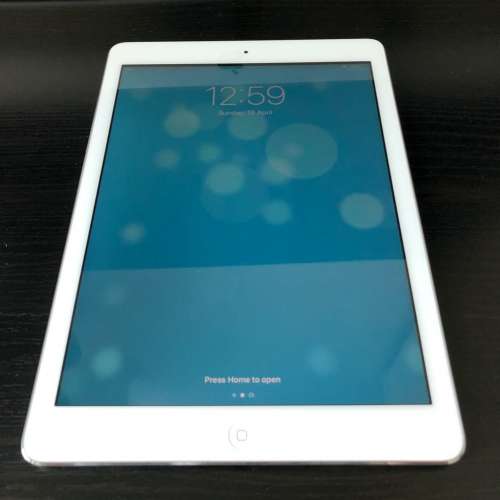 iPad Air 1 代 銀色16G WiFi 香港行貨 非常新淨