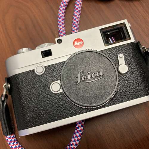 Leica M10 Silver full box set + 3 batteries (90% new)