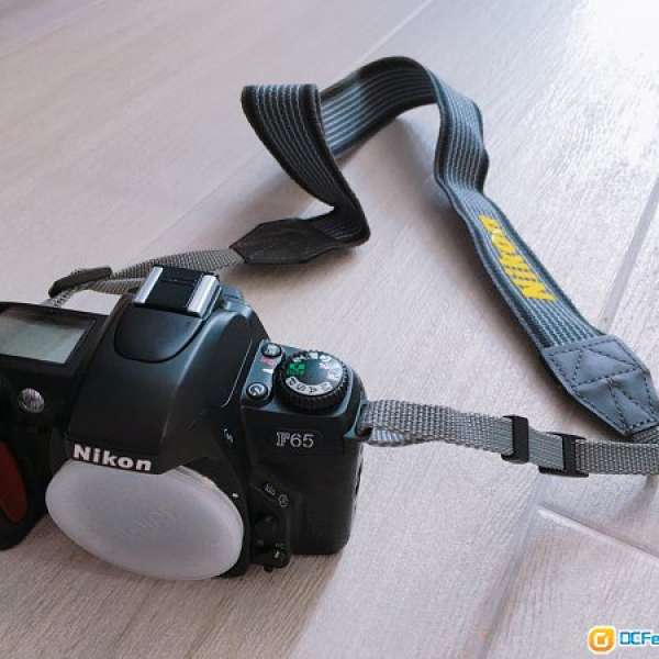 Nikon F65D （連28–80mm Nikon 鏡頭）