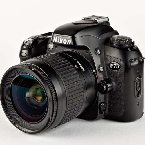 Nikon F75 , 28-80mm kit set