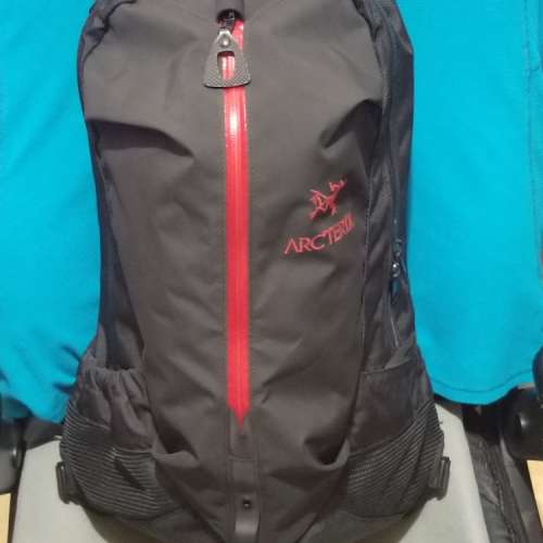 期間限定紅色拉鍊版 Arcteryx Arro22 2015 已絕版