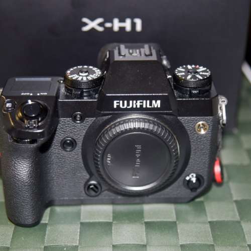 Fuifilm X-H1 (行貨過保) 連原廠直度手柄及3粒原廠電池