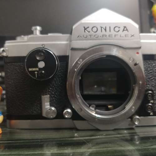 KONICA   AUTO-REFLEX 柯尼卡可隨意選擇全幅或半幅拍攝菲林機身