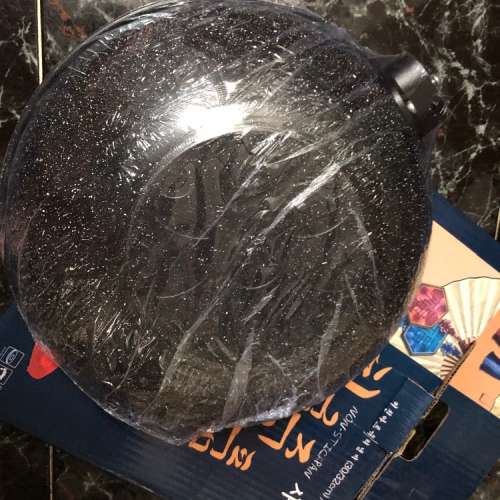 100% 新 30cm 麥飯石不粘鍋 （奉送木鑊鏟一個）电磁炉也可以使用 (特價：$200)